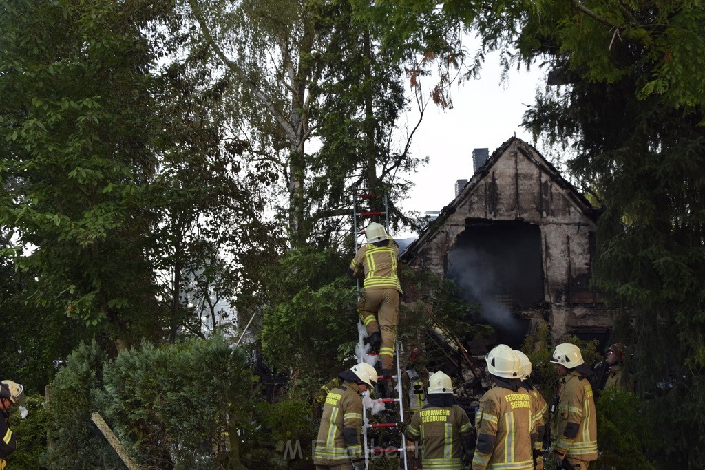 Grossfeuer Einfamilienhaus Siegburg Muehlengrabenstr P0841.JPG - Miklos Laubert